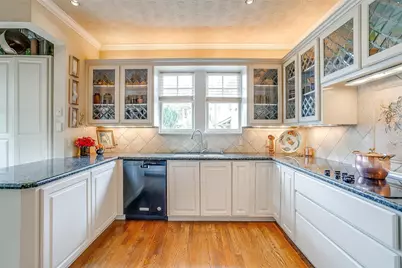 2424 Medford Court W, Fort Worth, TX 76109 - Photo 11