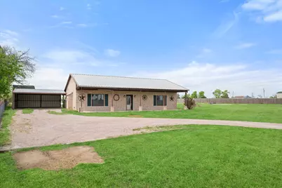 504 N Texas Street, Tioga, TX 76271 - Photo 9