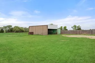 504 N Texas St, Tioga, TX 76271 - Photo 37