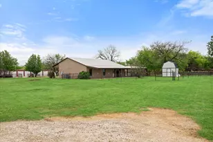 504 N Texas St, Tioga, TX 76271 - Photo 11