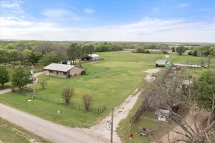 504 N Texas St, Tioga, TX 76271 - Photo 3