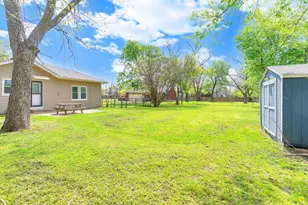 914 Prairie Ave, Cleburne, TX 76033 - Photo 17