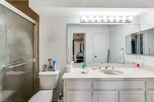 1801 Old Oak Dr, Arlington, TX 76012 - Photo 15