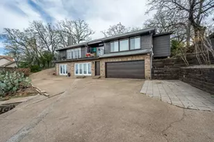 1801 Old Oak Dr, Arlington, TX 76012 - Photo 1