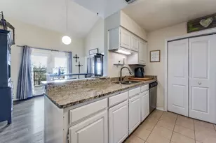 1801 Old Oak Dr, Arlington, TX 76012 - Photo 11