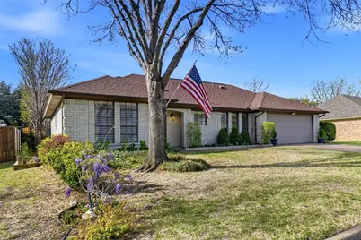 121 Montreal Drive, Hurst, TX 76054 - Photo 3