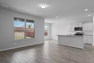 608 Harvey St, Grandview, TX 76050 - Photo 7