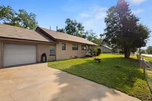 301 W Nelson St, Bowie, TX 76230 - Photo 1