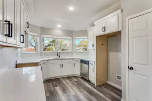 5225 Livermore Dr, Arlington, TX 76017 - Photo 9