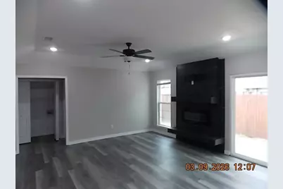 5225 Livermore Drive, Arlington, TX 76017 - Photo 3