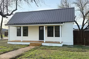 250 Cosey St, Palmer, TX 75152 - Photo 1