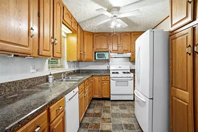 900 Emery Street, Denton, TX 76201 - Photo 9