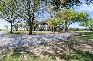 1105 E Highland Rd, Oak Leaf, TX 75154 - Photo 5