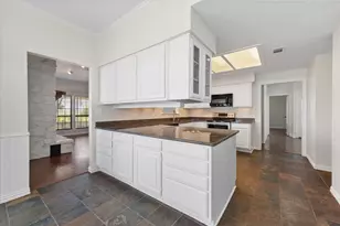1105 E Highland Rd, Oak Leaf, TX 75154 - Photo 15