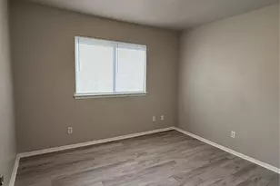 1433 N Bluegrove Rd, Lancaster, TX 75134 - Photo 11