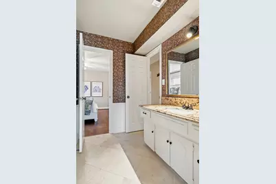 10019 Hickory Crossing, Dallas, TX 75243 - Photo 19