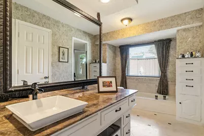 10019 Hickory Crossing, Dallas, TX 75243 - Photo 15