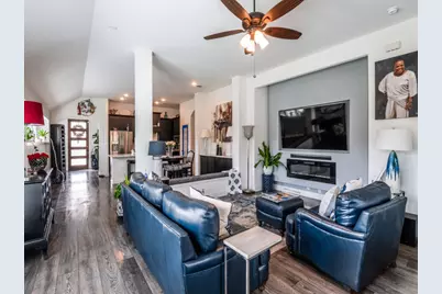 303 W Milas Lane, Glenn Heights, TX 75154 - Photo 5