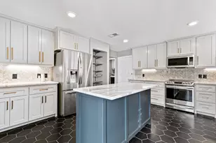 2010 Heather Brook Dr, Grapevine, TX 76051 - Photo 11