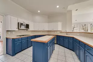 608 Hawthorn Cir, Highland Village, TX 75077 - Photo 9