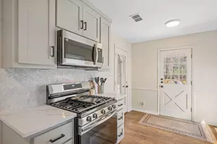 1209 Wildwood Dr, Arlington, TX 76011 - Photo 11