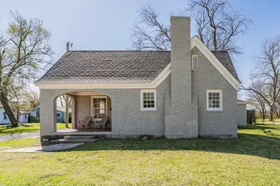 1734 E California Street, Gainesville, TX 76240 - Photo 1
