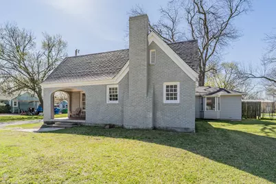 1734 E California St, Gainesville, TX 76240 - Photo 9