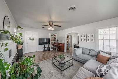 1734 E California St, Gainesville, TX 76240 - Photo 11