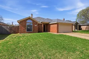 747 Tanglewood Dr, Burleson, TX 76028 - Photo 3