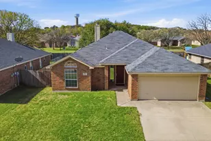 747 Tanglewood Dr, Burleson, TX 76028 - Photo 5