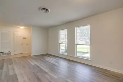 6013 Worrell Drive, Fort Worth, TX 76133 - Photo 9