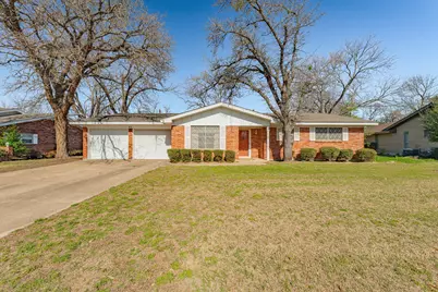 915 N Charlotte Avenue, Stephenville, TX 76401 - Photo 1