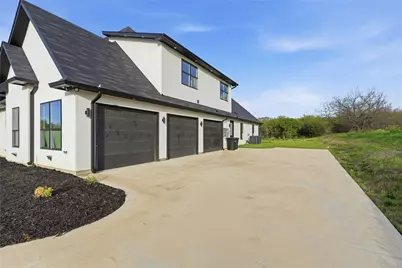 1107 Lily Court, Grand Prairie, TX 75104 - Photo 3