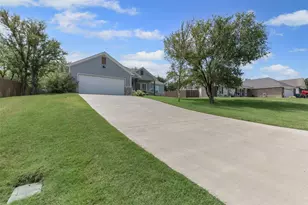 2413 Christine Dr, Granbury, TX 76048 - Photo 35
