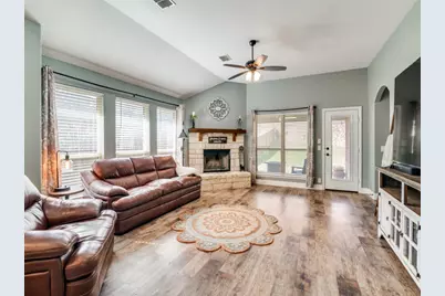 413 Oakcrest Drive, Justin, TX 76247 - Photo 7