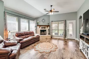 413 Oakcrest Dr, Justin, TX 76247 - Photo 7