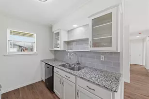 429 Blueberry Ln, Grand Prairie, TX 75052 - Photo 15