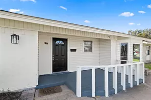 429 Blueberry Ln, Grand Prairie, TX 75052 - Photo 3