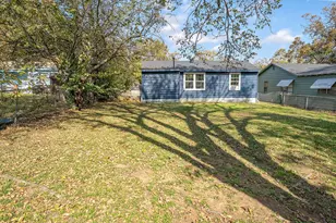 208 3rd St, Whitesboro, TX 76273 - Photo 21