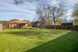 1215 Davis St, Cleburne, TX 76033 - Photo 35