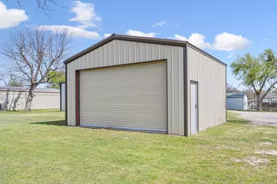 302 N Elm Avenue, Hubbard, TX 76648 - Photo 9