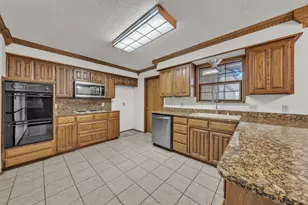 205 William Wallace Dr, Burleson, TX 76028 - Photo 7