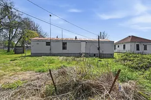 209 8th St, Hubbard, TX 76648 - Photo 17