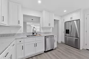 7708 Royal Ln, Dallas, TX 75230 - Photo 3