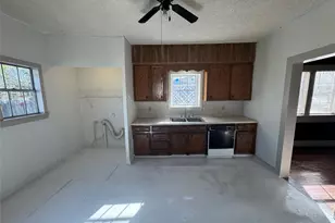 809 E Palestine St, Mexia, TX 76667 - Photo 11