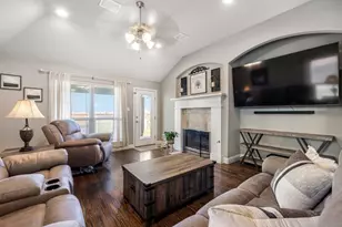 1028 Crest Meadow Dr, Fort Worth, TX 76052 - Photo 3