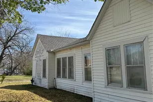 206 N Short St, Clarksville, TX 75426 - Photo 3