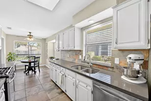 2621 Winterlake Dr, Carrollton, TX 75006 - Photo 9