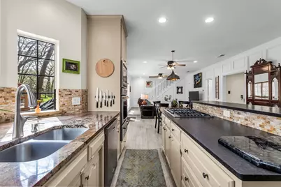 140 Creekside Drive, Double Oak, TX 75077 - Photo 13