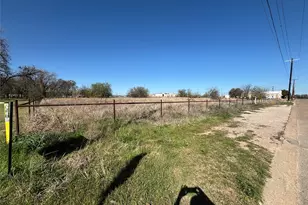 302 N Park St, Granbury, TX 76048 - Photo 1